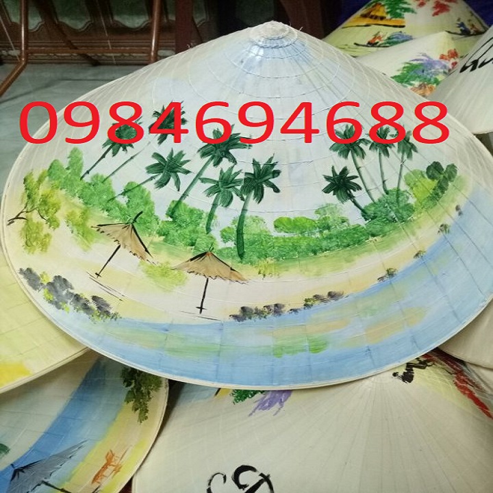 Vẽ tranh lên nón lá