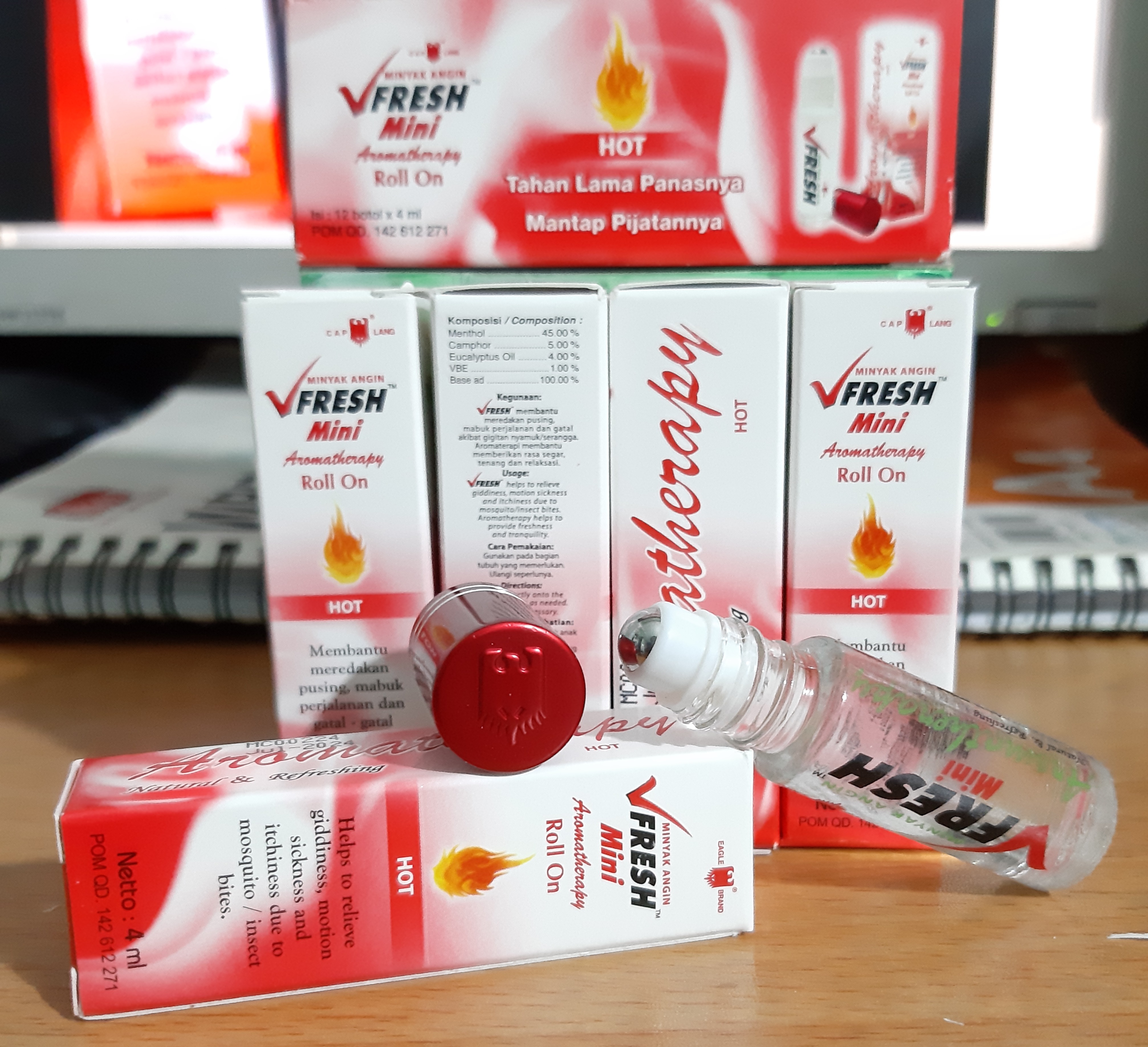 Combo 12 chai dầu gió thảo dược Vfresh đỏ Hot 4ml