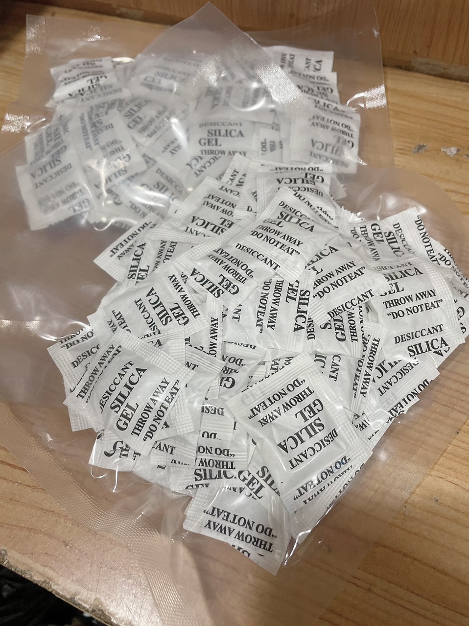 Gói hút ẩm 1gr đen(100gram)(giá sỉ)