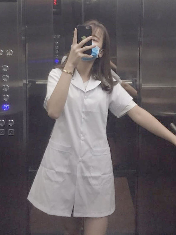Áo blu trắng dáng lỡ - Áo ôm dáng thon gọn