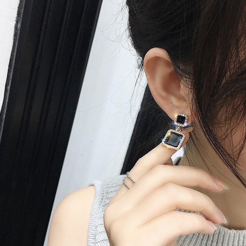 Bông tai đá đen mix đá lấp lánh TH74