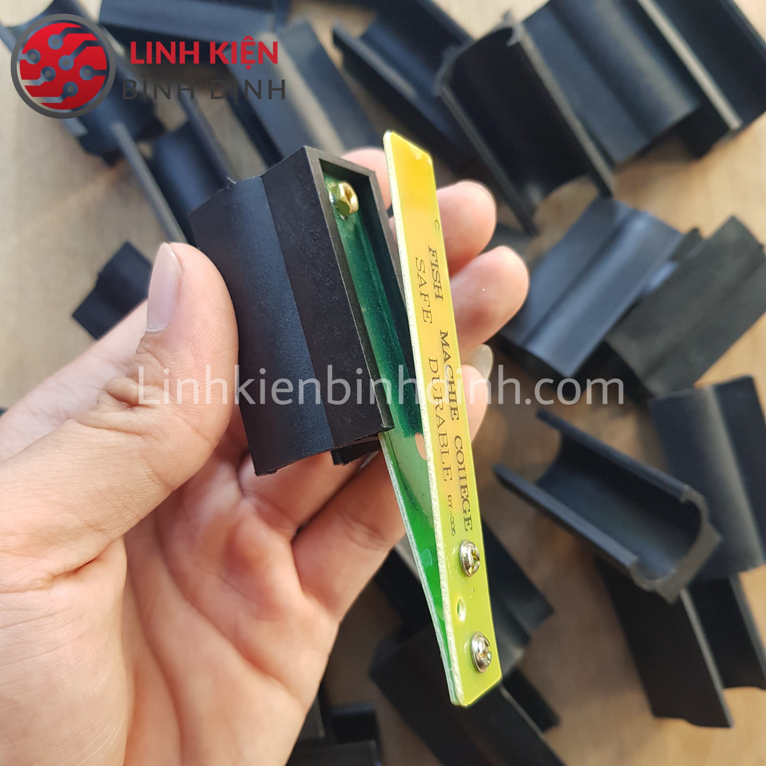 Đế cắm cò bóp