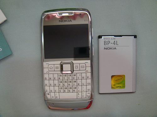 Điện thoại độc cổ NOKIA e71 giá rẻ bắt wifi kèm sim 3g