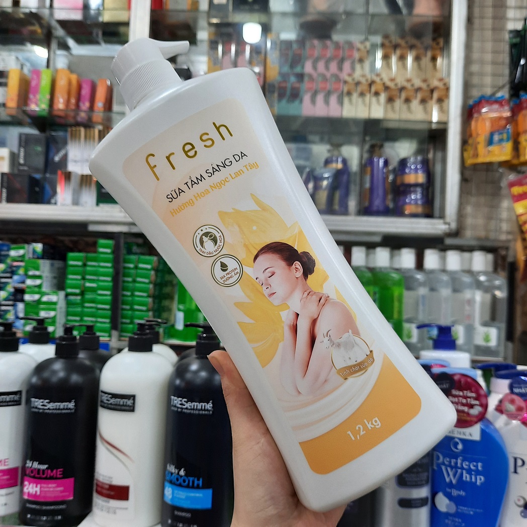 Sữa tắm Fresh sáng da hương hoa Ngọc Lan Tây 1.2kg