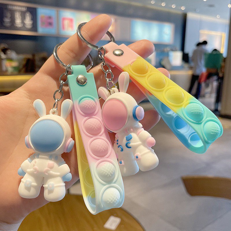 Móc khoá phi hành gia tai thỏ dây pop pit