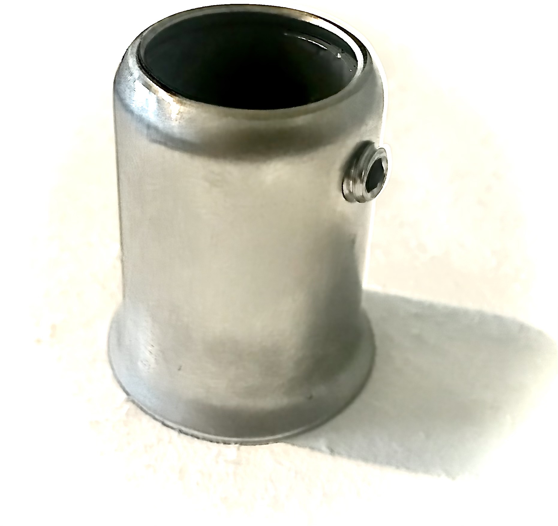 Bas inox chụp thanh treo tủ quần áo