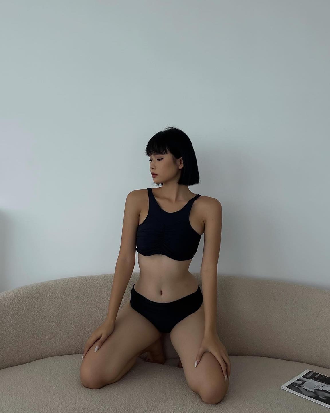 Set bikini màu đen, form ôm ngang ngực, là min - RUCHED BIKINI TOP & BOTTOM