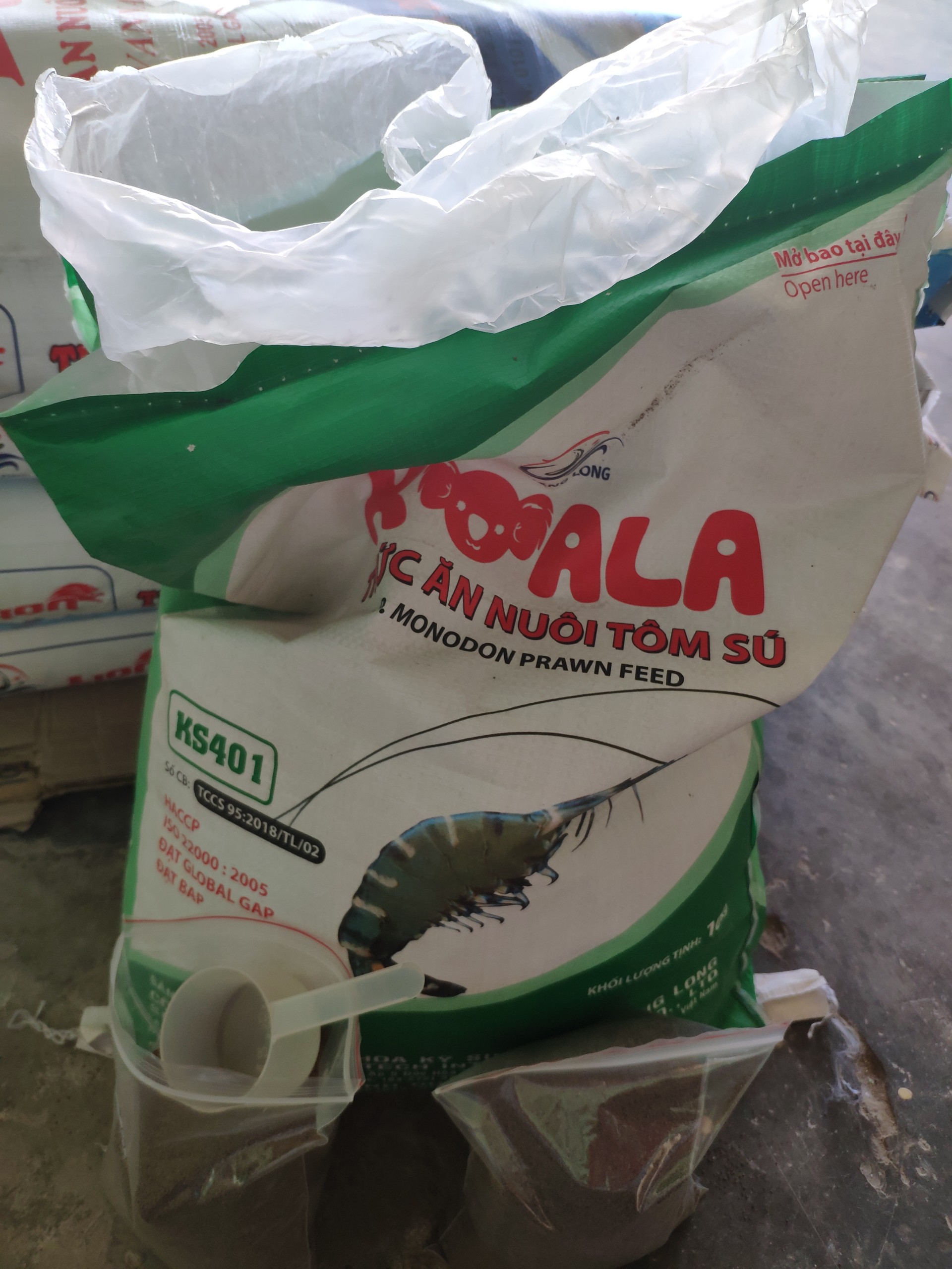 Bịch 100g thức ăn cho tôm, tép, cá cảnh... (hạt cỡ rất nhỏ 1/10)