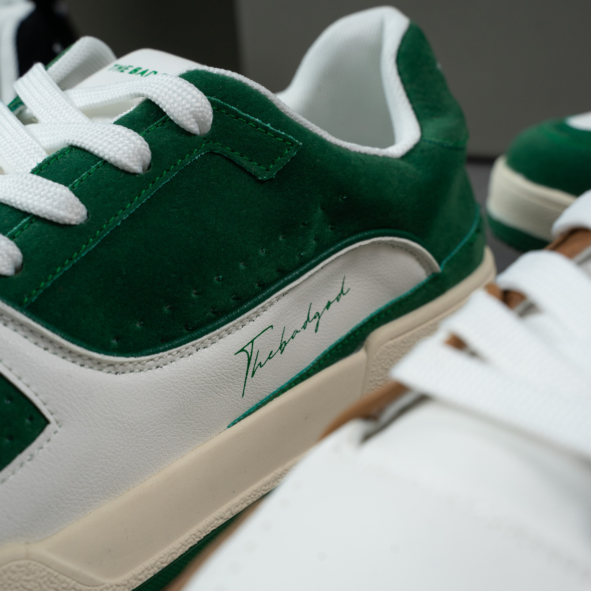 Giày sneaker The Bad God Suede Runner da lộn