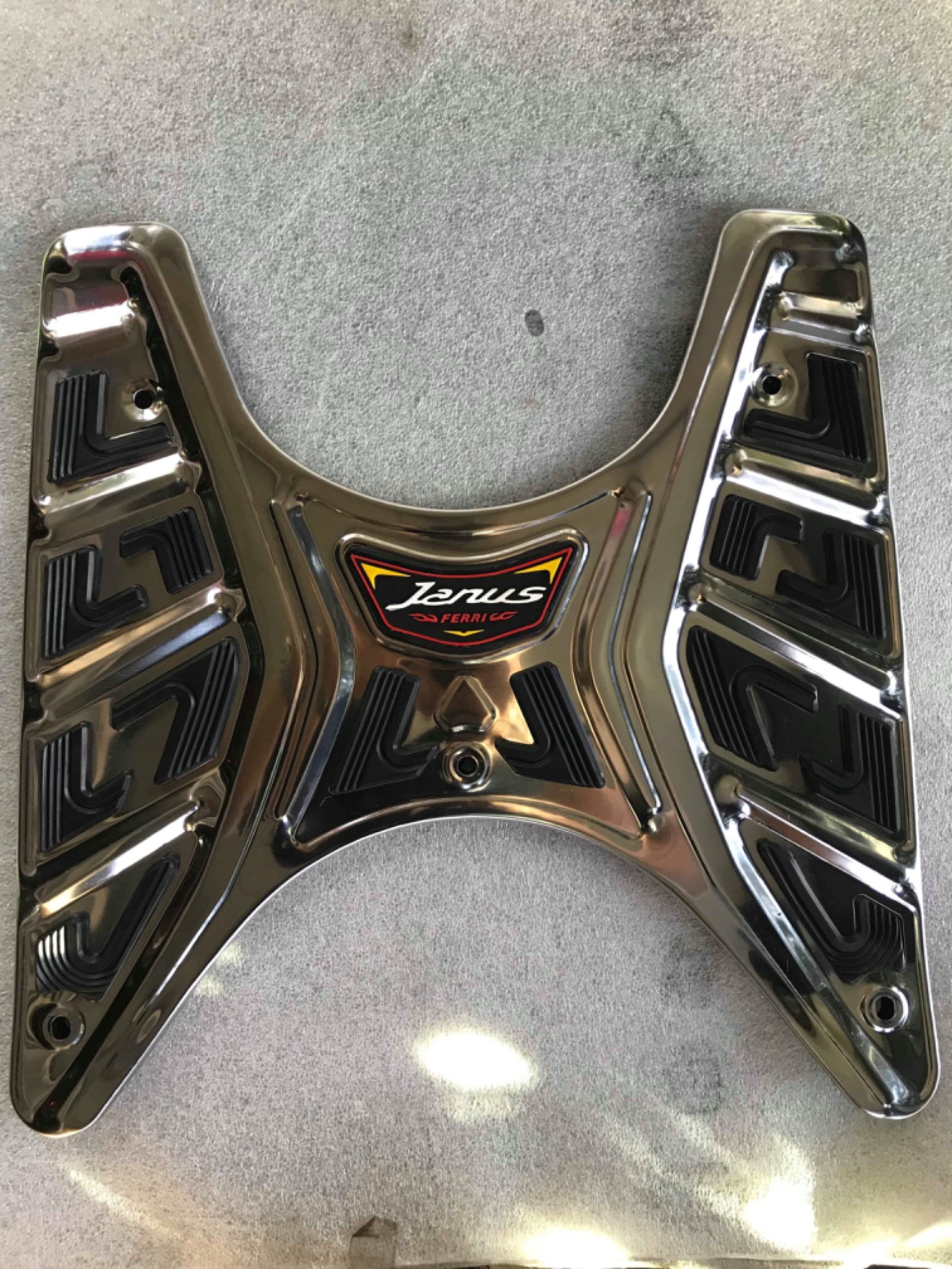 THẢM LÓT CHÂN INOX DÙNG CHO XE JANUS