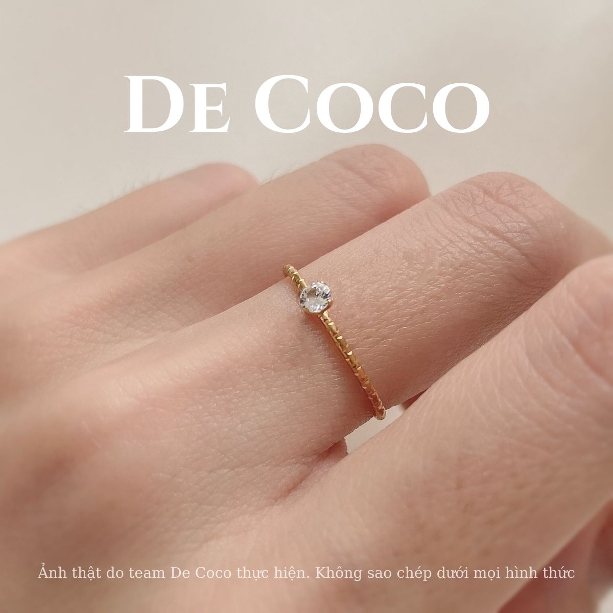 KHÔNG ĐEN GỈ - Nhẫn nữ thân mảnh đánh nhám Slenda De Coco