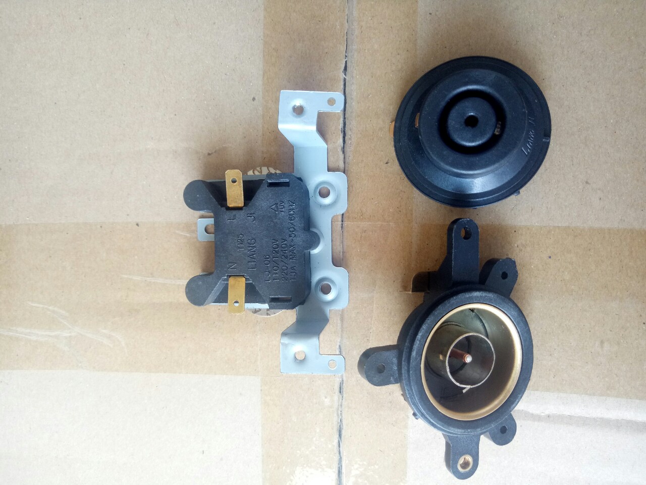 Rơ le đế ấm siêu tốc Lock&Lock