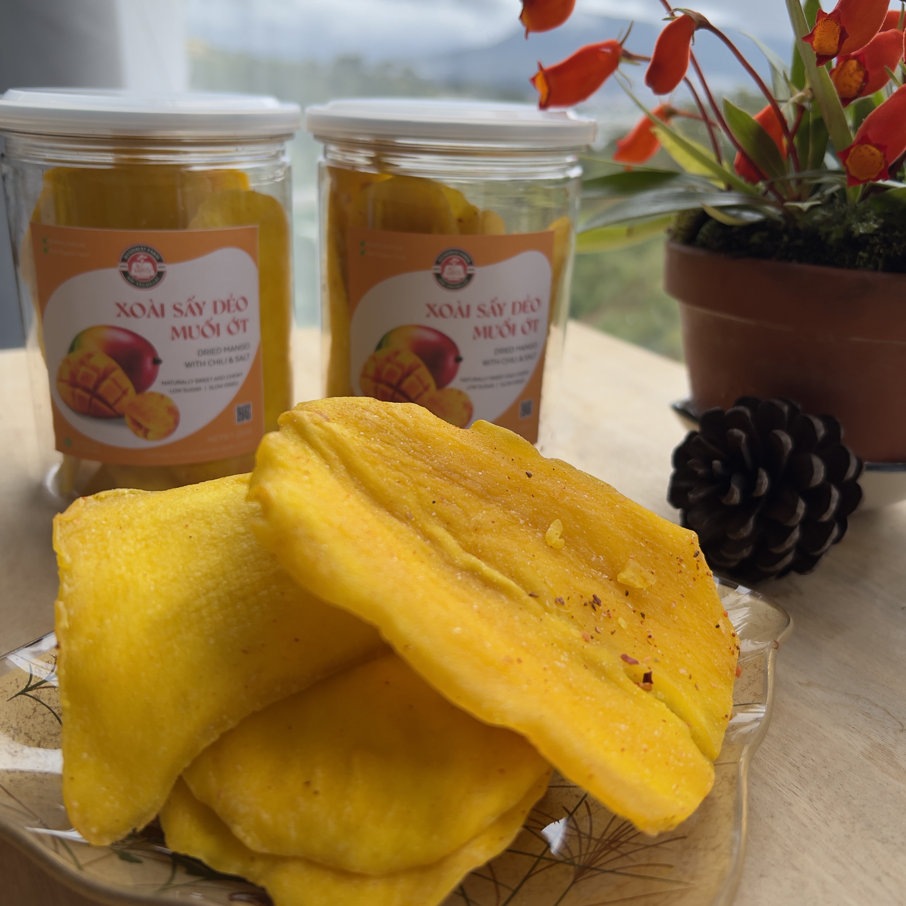 Xoài sấy dẻo muối ớt BanhMat Farm đặc sản Đà Lạt đậm đà vị xoài nguyên lát cùng vị cay muối ớt
