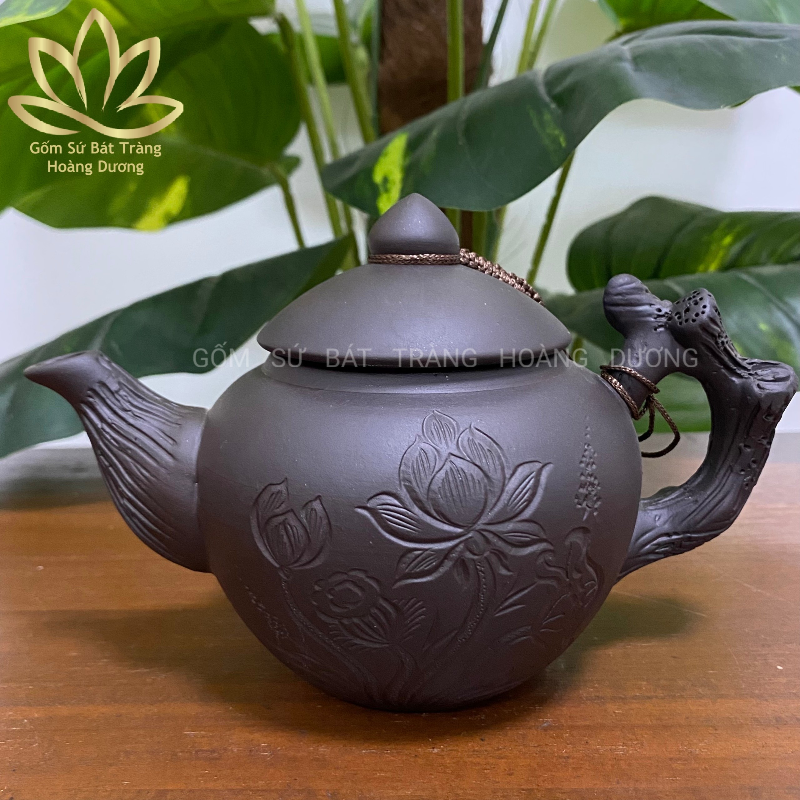 (Hàng nghệ nhân) Ấm pha trà Bát Tràng đất nung quai đắp hoa sen 400ml màu đen