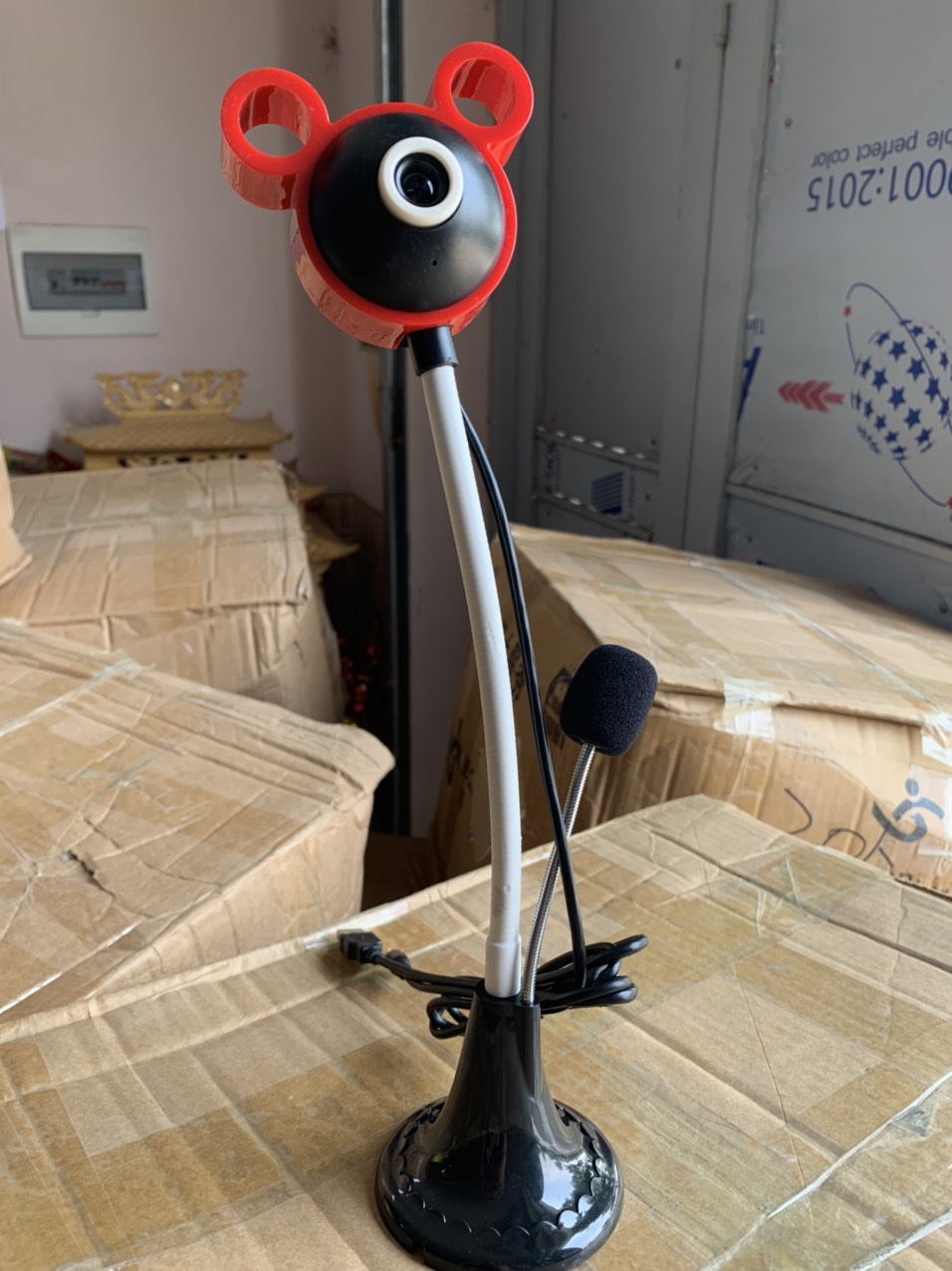 Webcam chân cao có mic full HD sắc nét