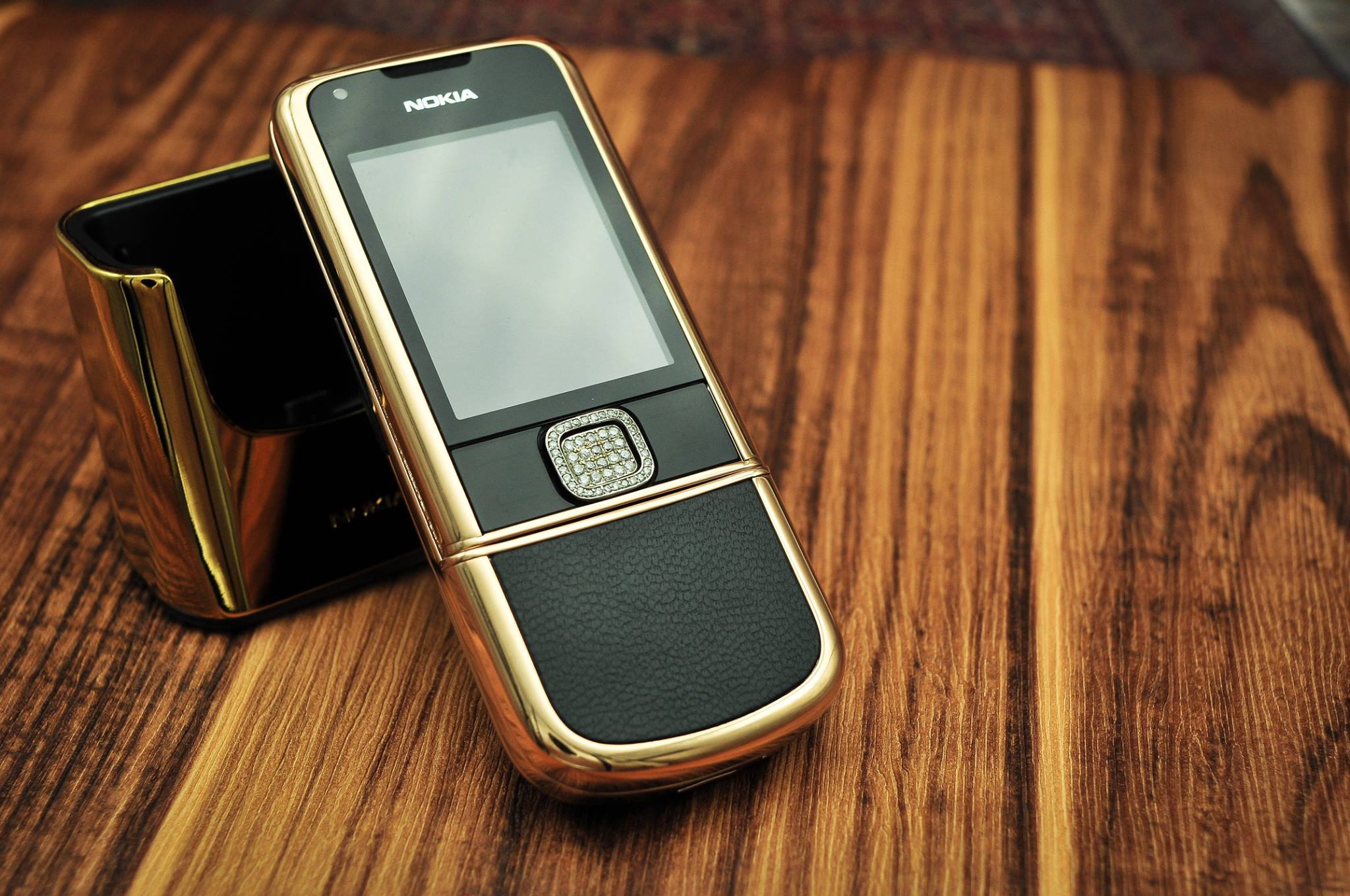 NOKIA 8800 ĐEN HỒNG