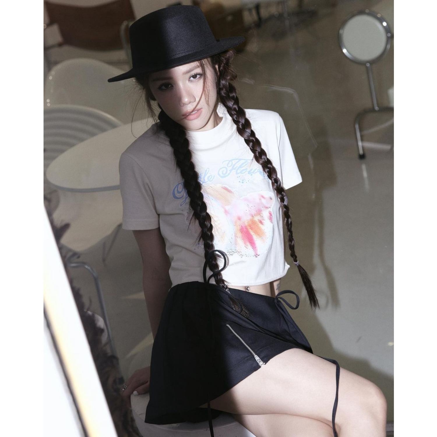 Maylily X back.stage88 Áo thun form ôm tay lỡ Koi Tee