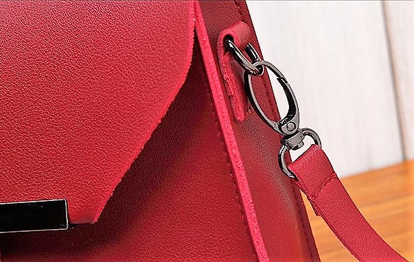 TÚI ĐEO CHÉO NỮ DA MỀM MÓC KHÓA NHỎ THỜI TRANG