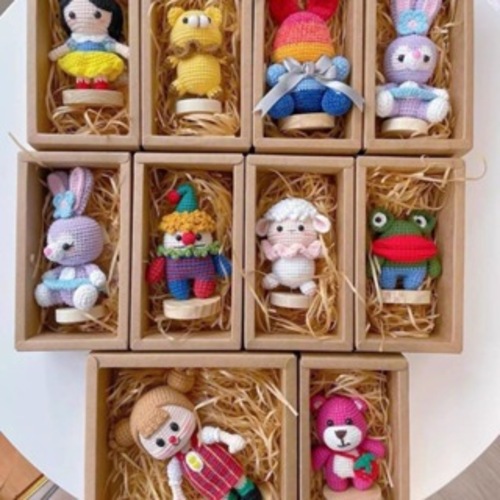 Chân đế cắm búp bê, thú len handmade