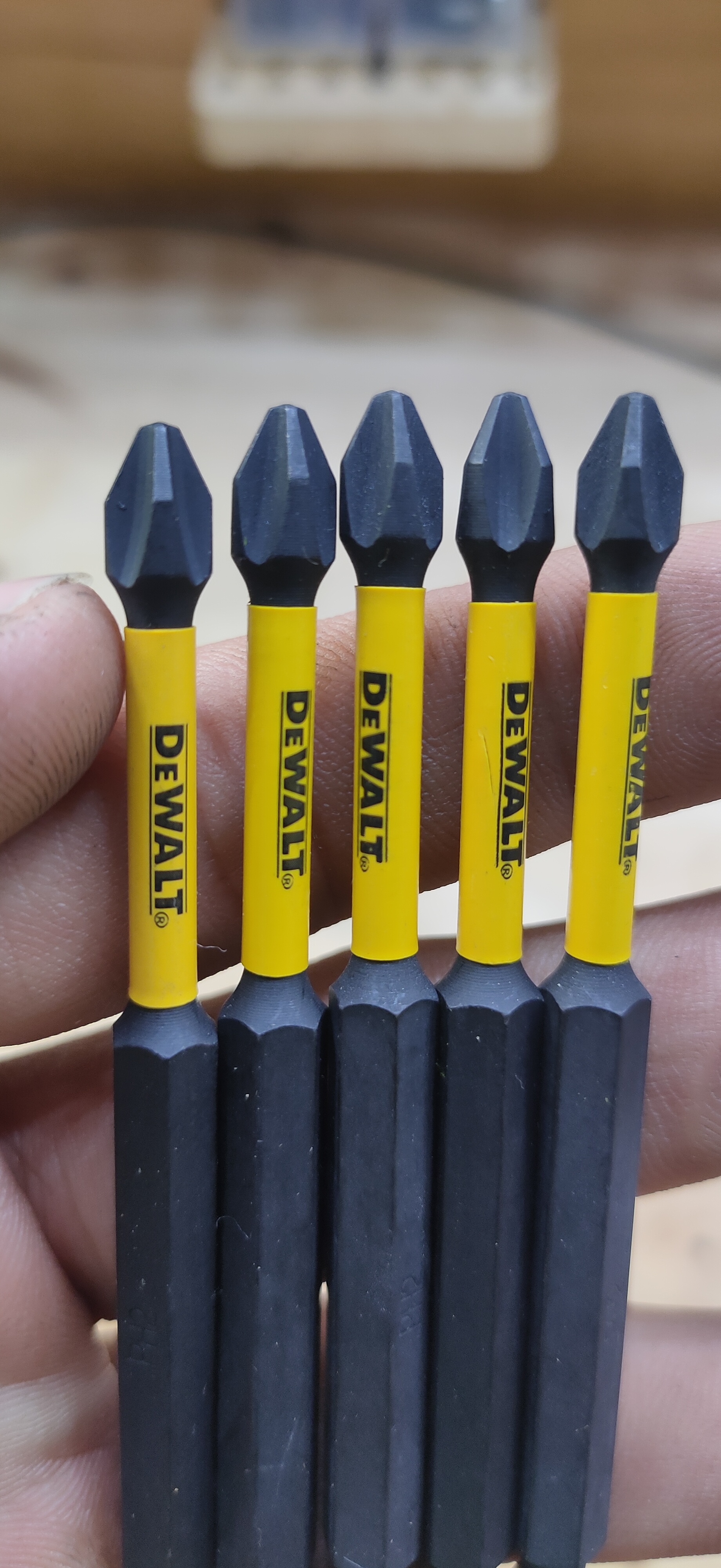 [Socket] Mũi Vặn Vít Dewalt PH2 - Dài 9cm - Đen Tem Vàng