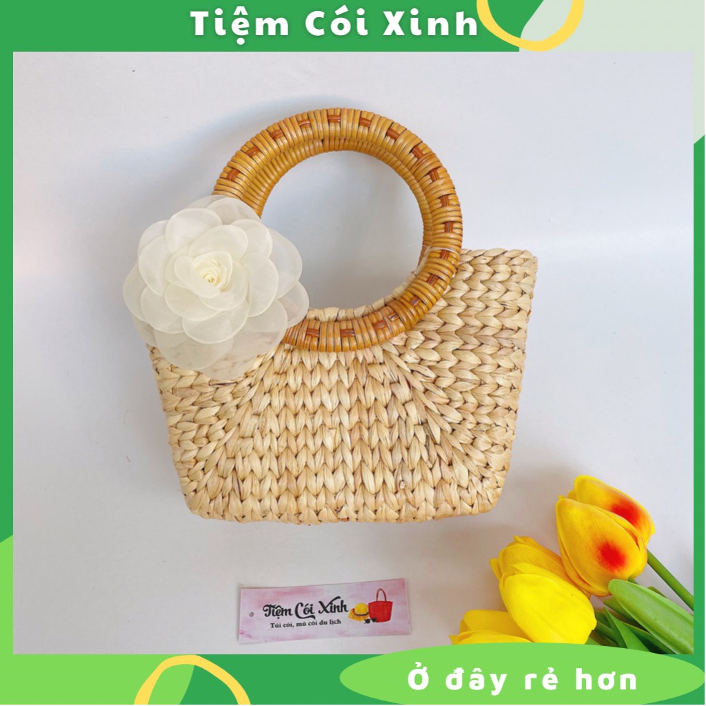 Giỏ xách lục bình size nhỏ đan mắt na quai mây gắn hoa trà, túi cói đi biển cầm tay vintage