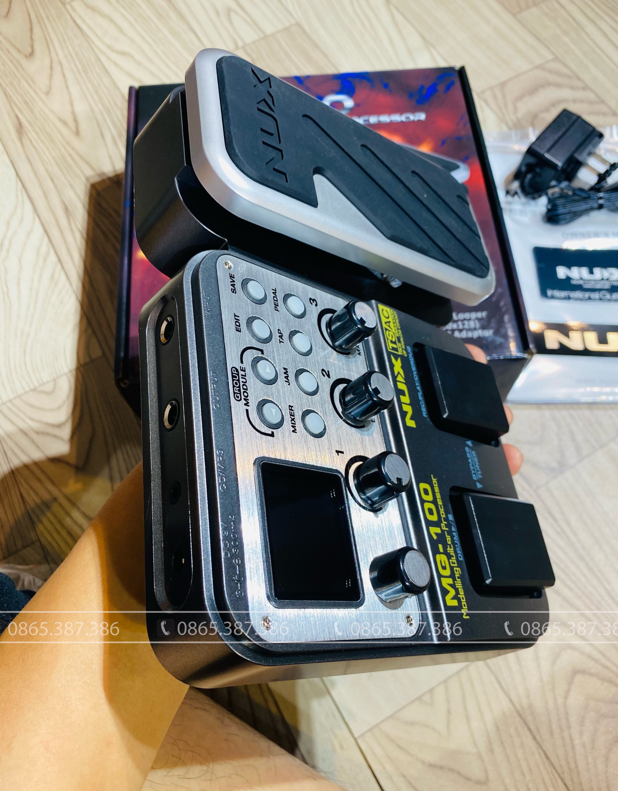 Phơ bàn Nux MG100 dành cho guitar điện