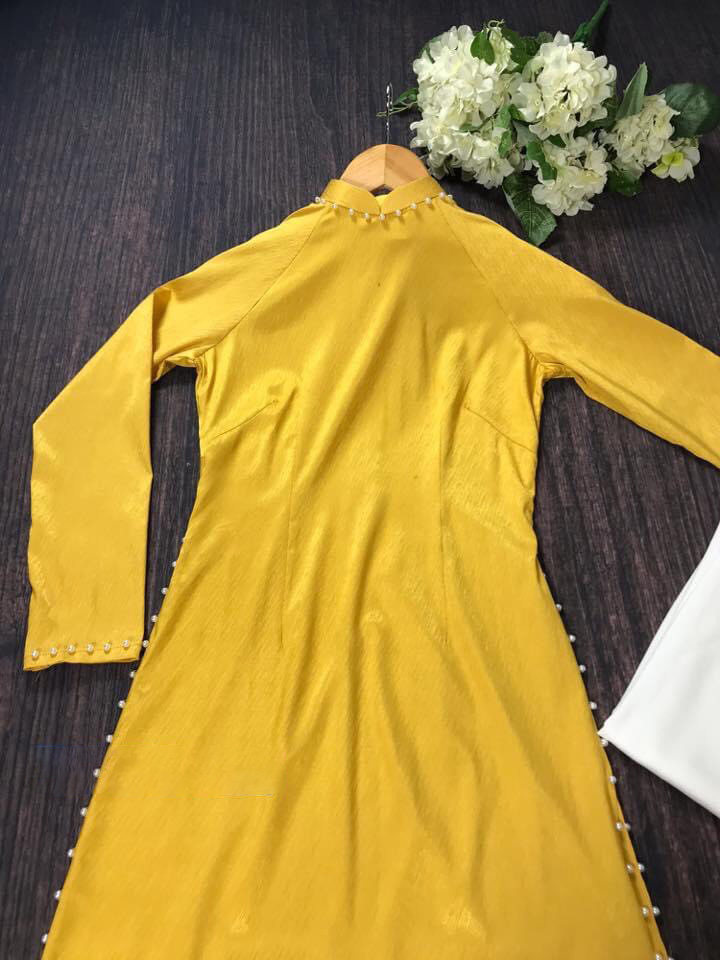 Áo dài truyền thống Vải lụa vân gỗ màu vàng đồng phối ngọc