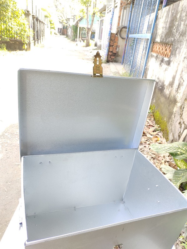 Thùng đựng đồ nghề sửa xe, đồ dùng cá nhân có khóa, có nắp đậy(KT 50 x 30 x 30)