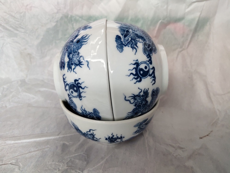 Bát thờ men lam