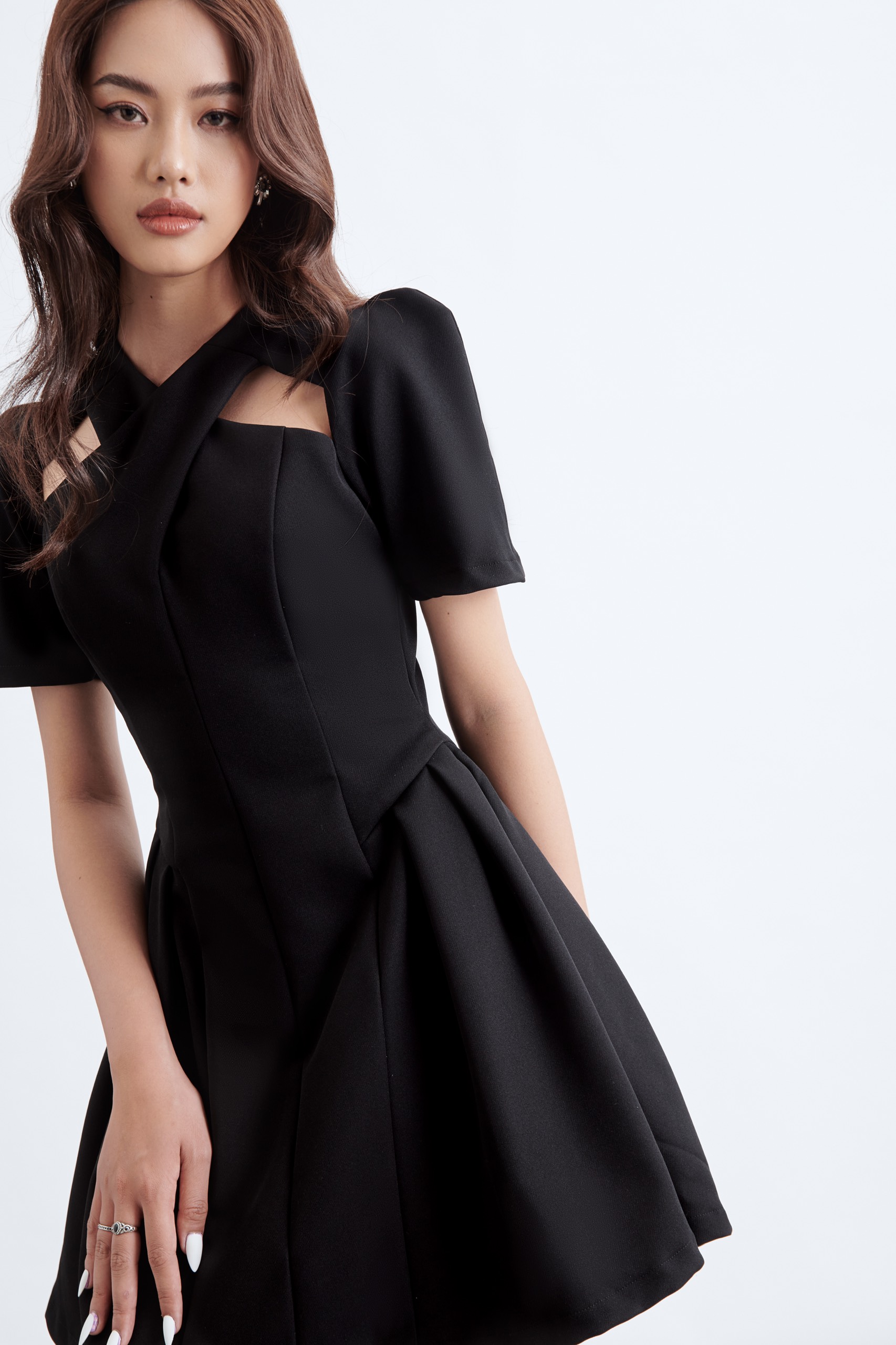 Đầm Cut-Out Ngực Dáng Xòe Màu Đen - HOO DESIGN