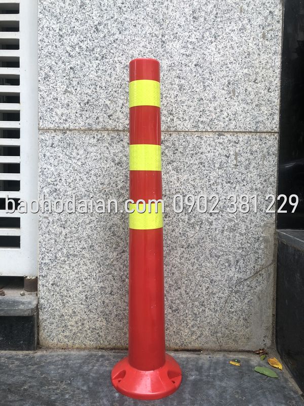 Cọc tiêu giao thông phân làn hình trụ 67cm