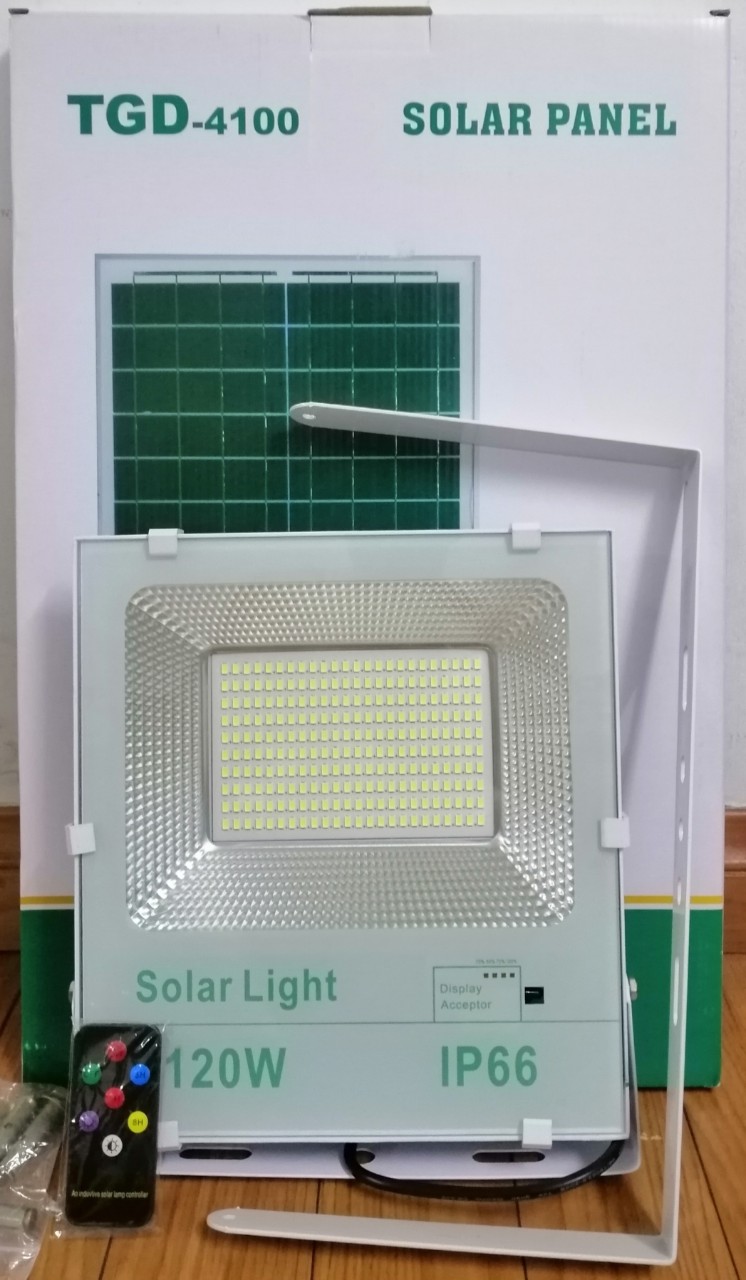[HCM]Đèn pha năng lượng mặt trời 120W