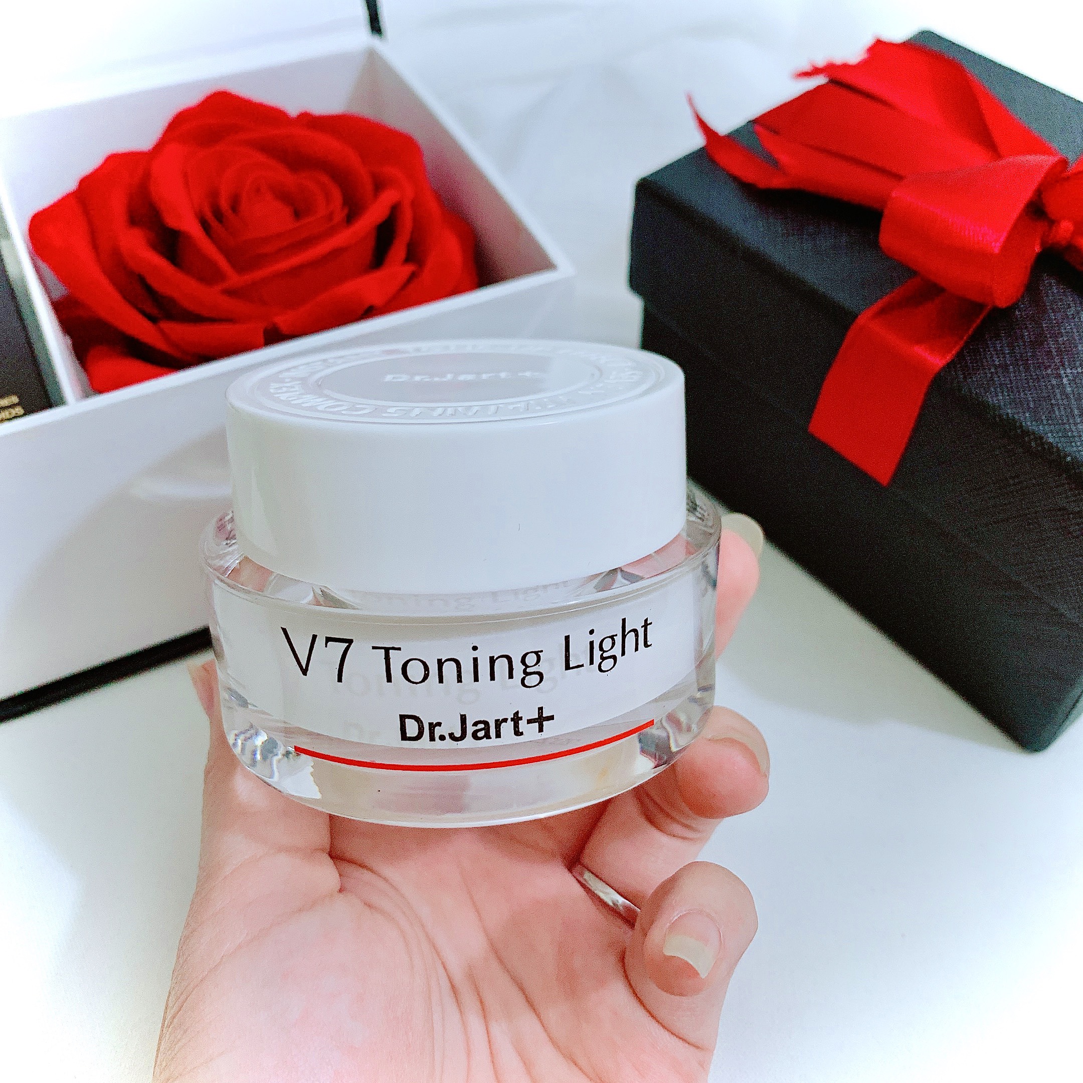 KEM DƯỠNG TRẮNG DA V7 TONING LIGHT