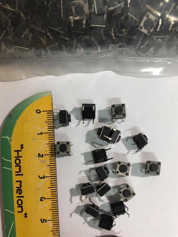 (20 cái) Nút vuông 4 chân 6x6x5 Mới !