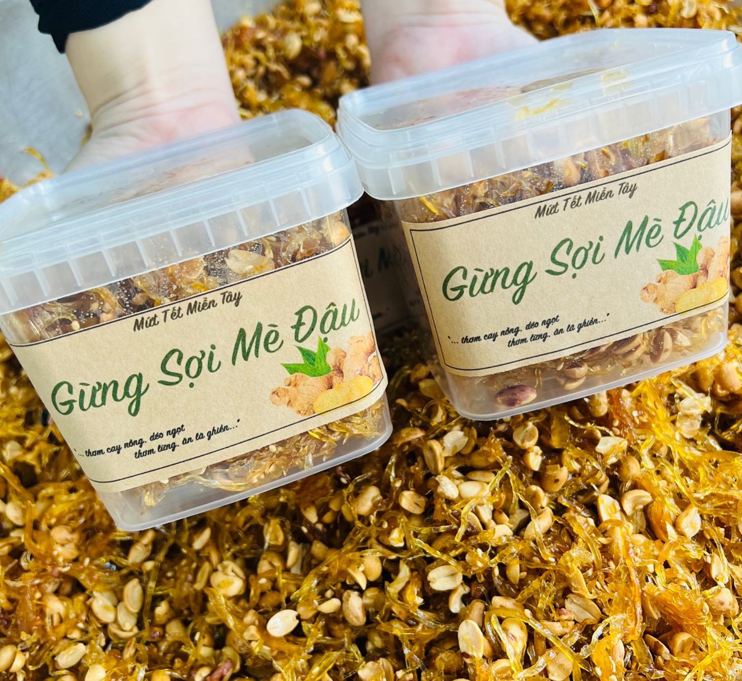 1KG (2 Hộp 500g) mứt gừng sợi mè đậu thơm ngon