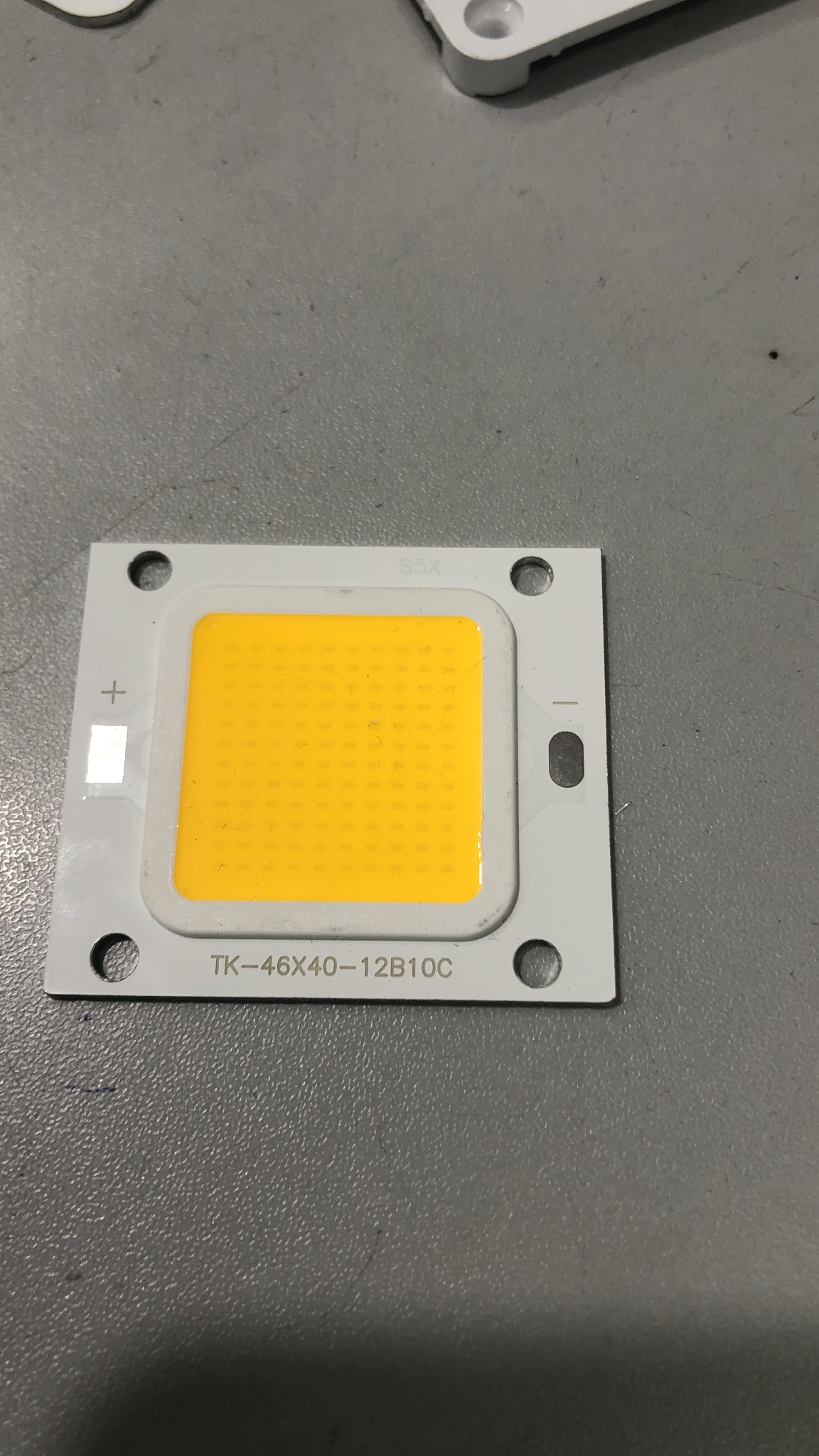 CHÍP LED COB EPISTAR 50w , kèm holder chụp chíp