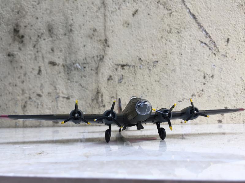 [HCM]Mô hình Máy bay ném bom B-17D 1:144