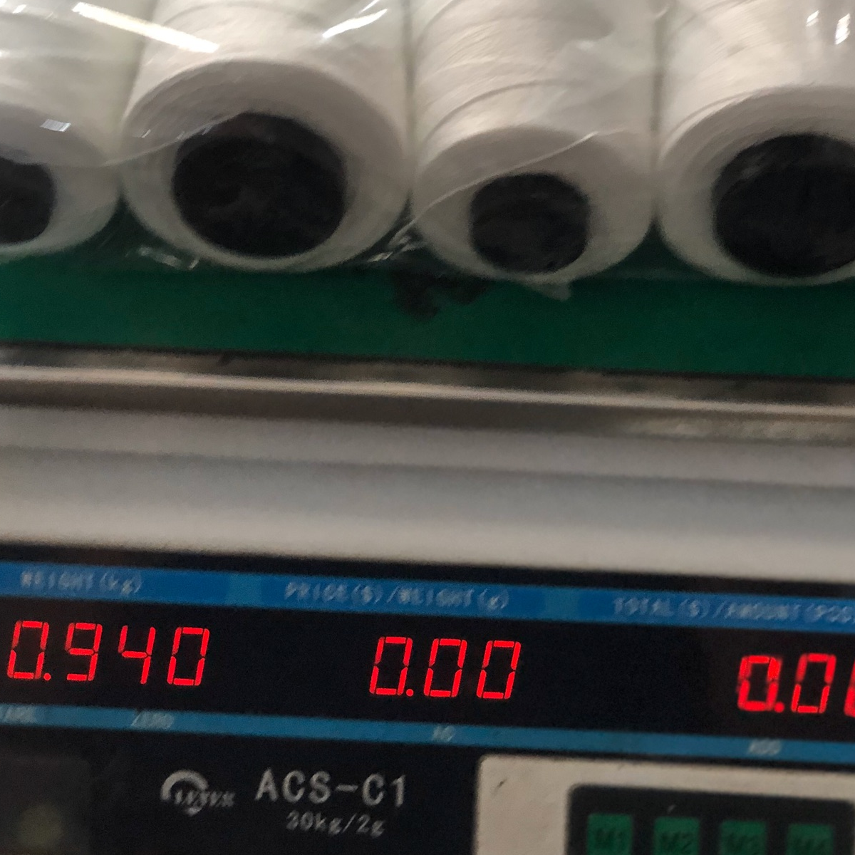 [HCM]Chỉ may bao 20/8 ( 6cuộn/90.000VND )