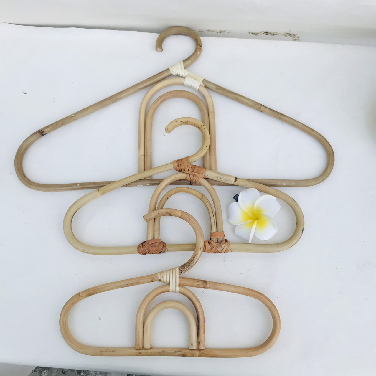 HANDMADE  VINATGE BOHO Móc áo mây dành cho trẻ em - Rattan Hanger - Kid size - Hình mây - Rộng 30 cm, cao 20 cm - Cách điệu hình đám mây siêu xinh xắn