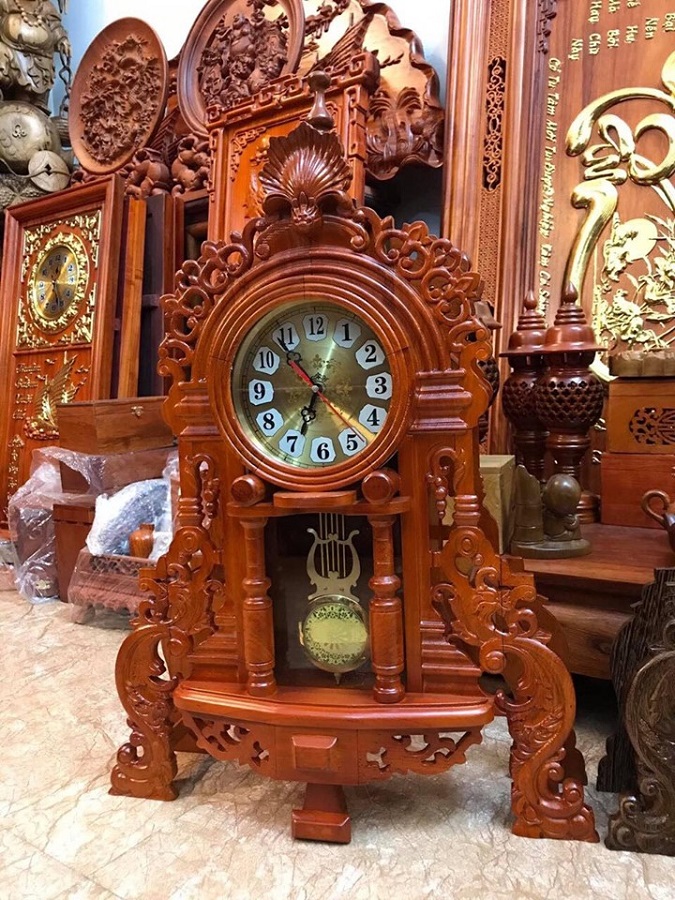 Đồng hồ trang trí để bàn gỗ hương