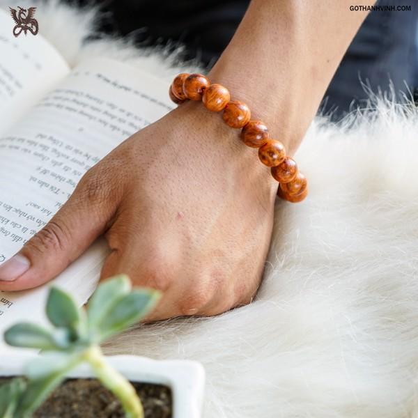 Vòng phong thủy gỗ Huyết Long 12 ly