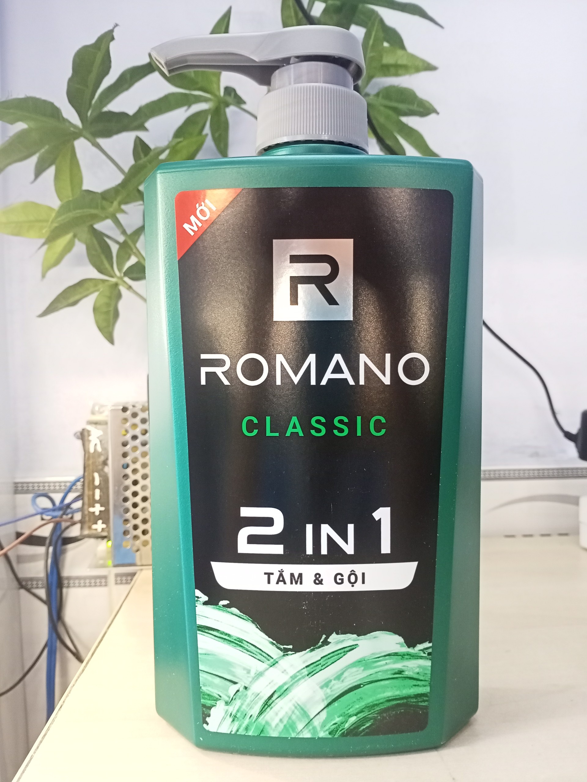 Sữa tắm gội Romano 2 in 1 650g
