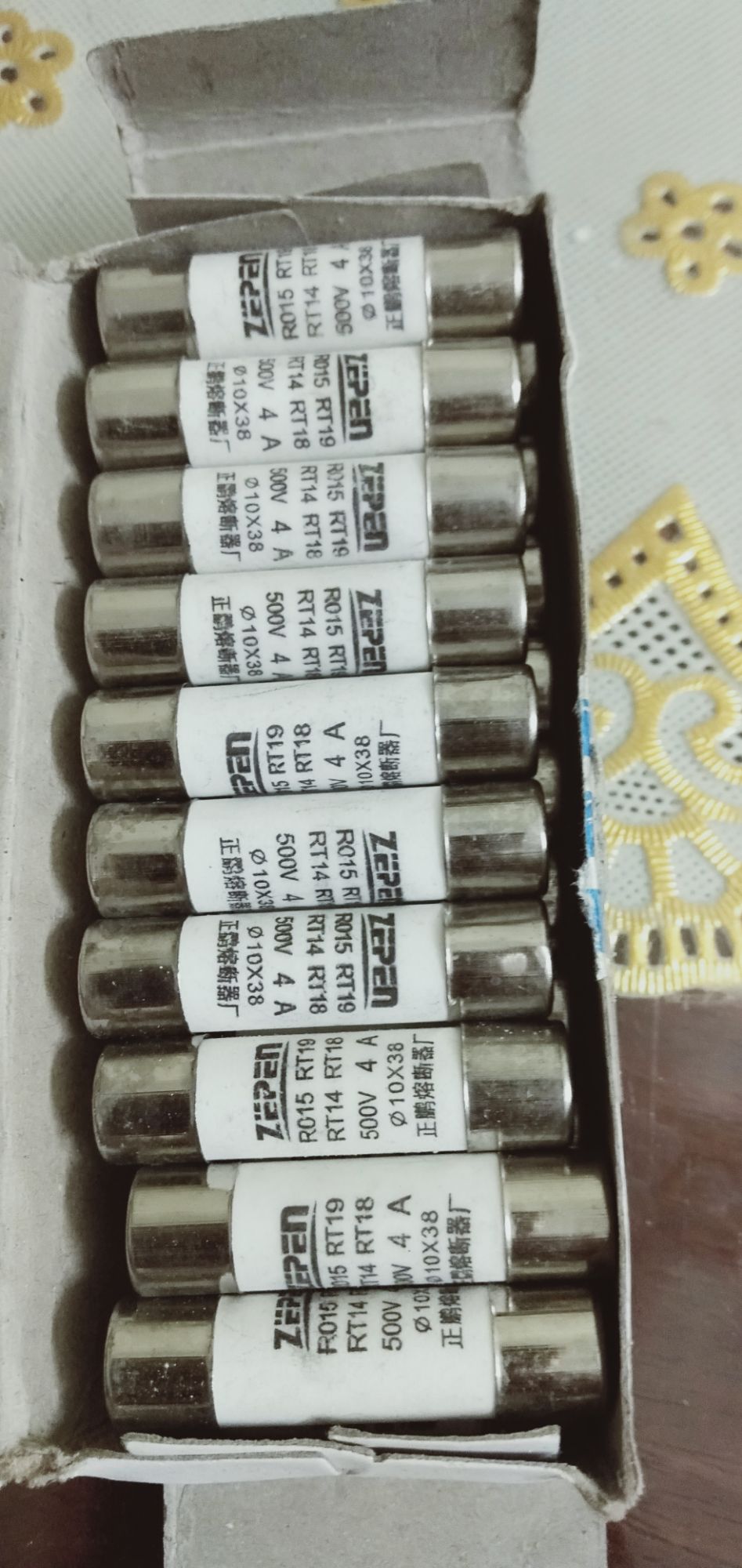 10 Cầu chì sứ 4A