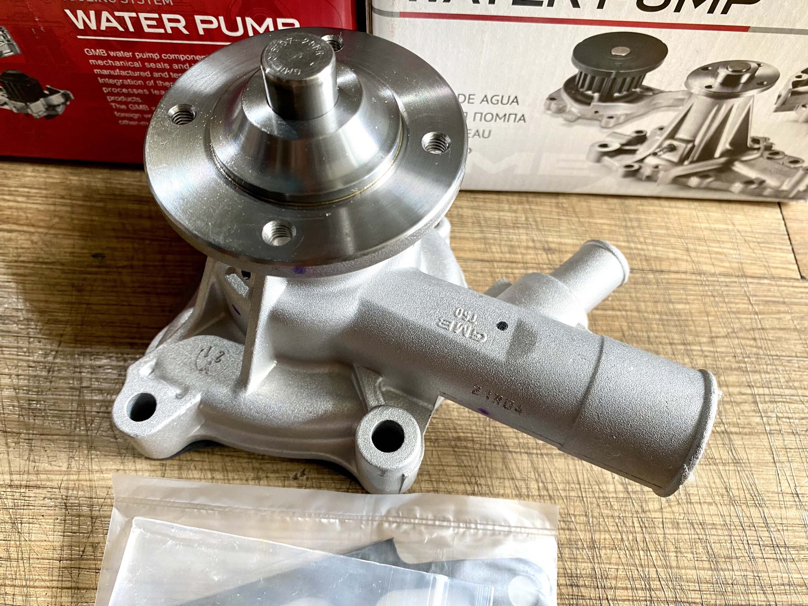 Bơm nước toyota zace 7 chổ gmb chính hiệu japan