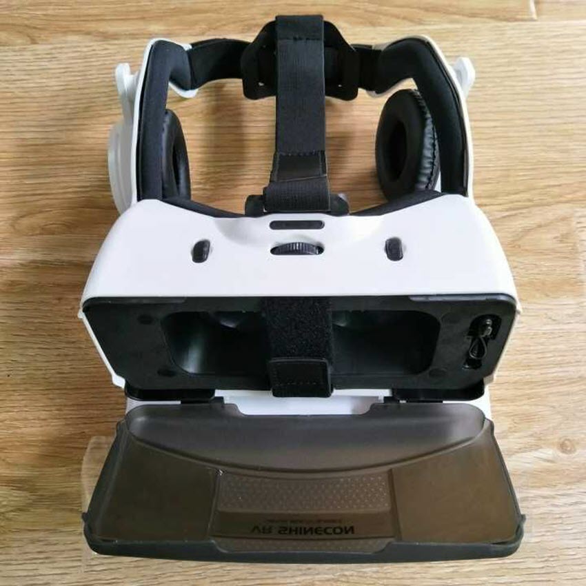 Kính VR Shinecon 6.0 G06EB có tai nghe hỗ trợ xem phim 3D trên điện thoại thông minh