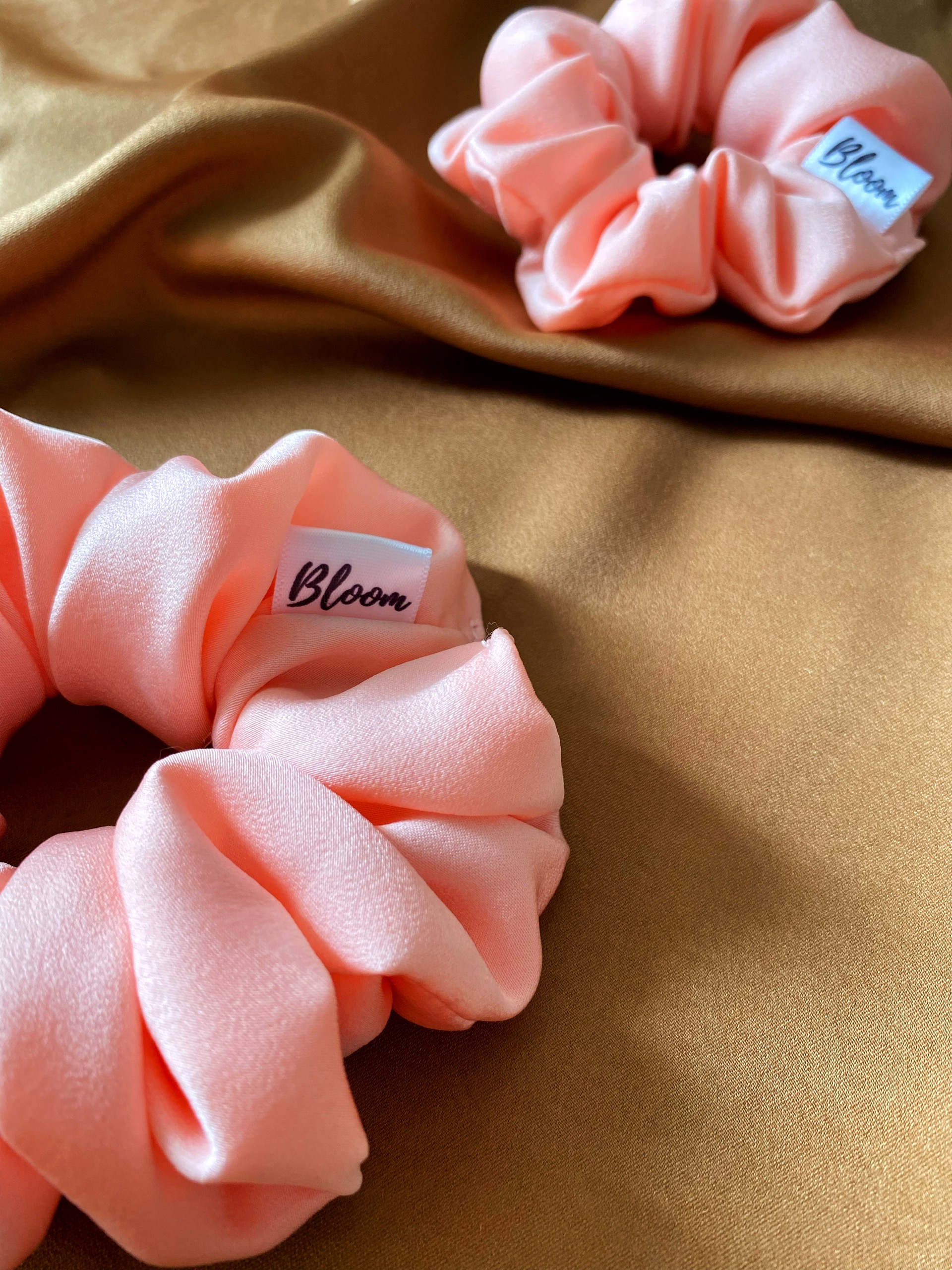Dây cột tóc lụa ngọc trai màu hồng sáng _ Mini_Scrunchies