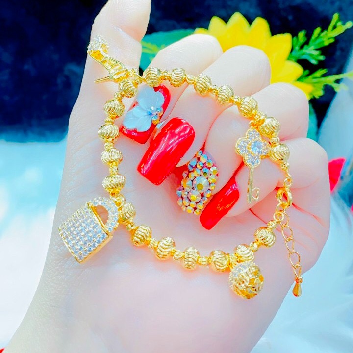 [HCM]Vòng tay vàng nữ Queen Shop- 0VV21006- Kiềng Cứng mặt hoa Sang Trọng HK070106 Phụ kiện đẳng cấp Khẳng định bản thân Không đen Không Ngứa Không kích ứng da