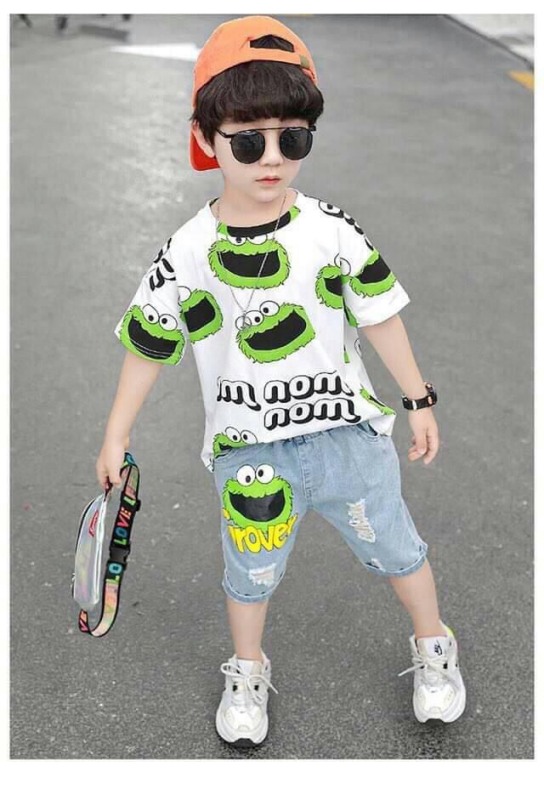BỘ QUẦN ÁO BÉ TRAI: ÁO PHÔNG CỘC TAY CHẤT COTTON VÀ QUẦN JEANS, BÒ NGỐ RÁCH HỌA TIẾT GẤU GROVER, PHONG CÁCH MÈ PHỐ CHO BÉ TRAI 8 ĐẾN 22 KG, Panda Kids