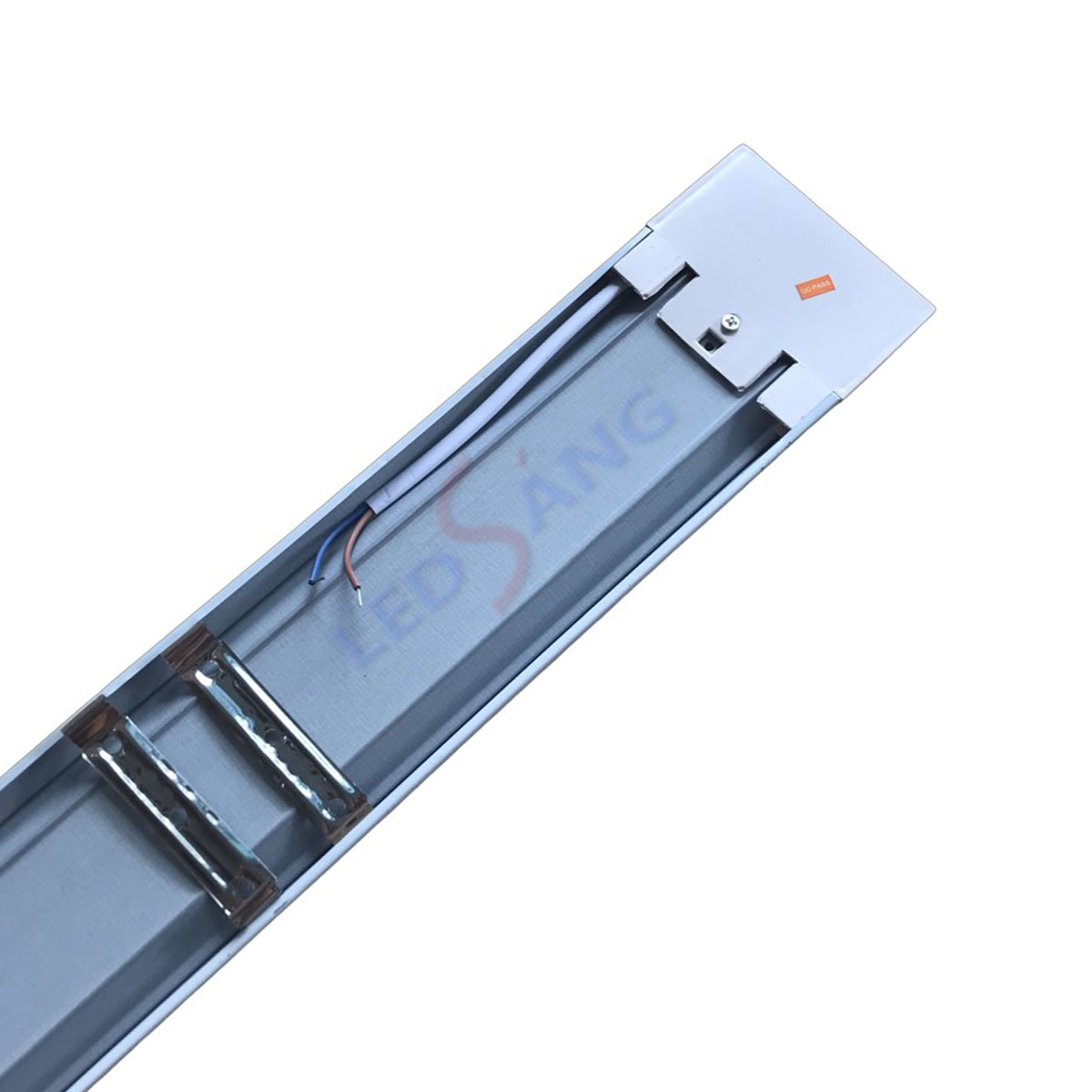Đèn tuýp Led chống bụi 1.2m 40w - 60w - Đèn led bán nguyệt 1.2m - Bóng đèn led 1.2m siêu sáng - Bóng đèn led 0.6m siêu sáng