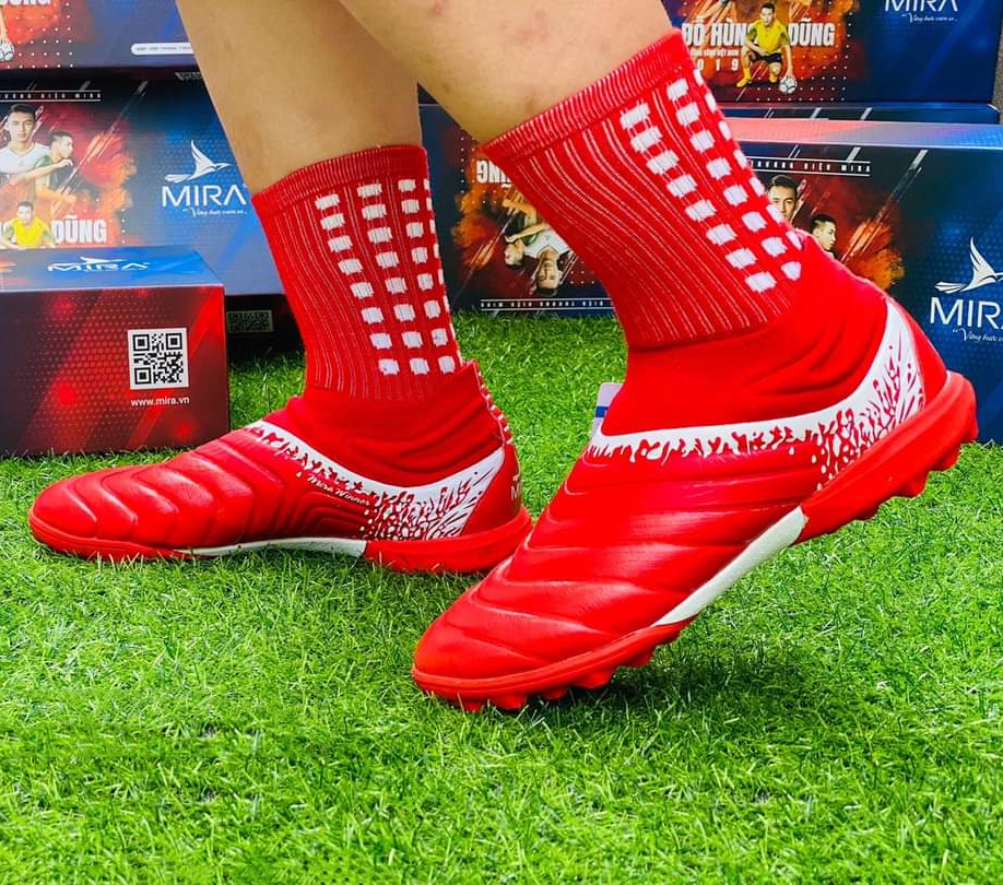 Giày Đá Bóng Cổ Cao Không Dây Sân Nhân Tạo ( Size 38 đến 44 )